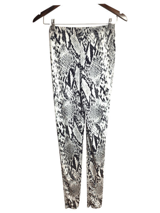 PRETTY LITTLE THING Women Activewear Leggings Regular fit in Black - XS - Velora