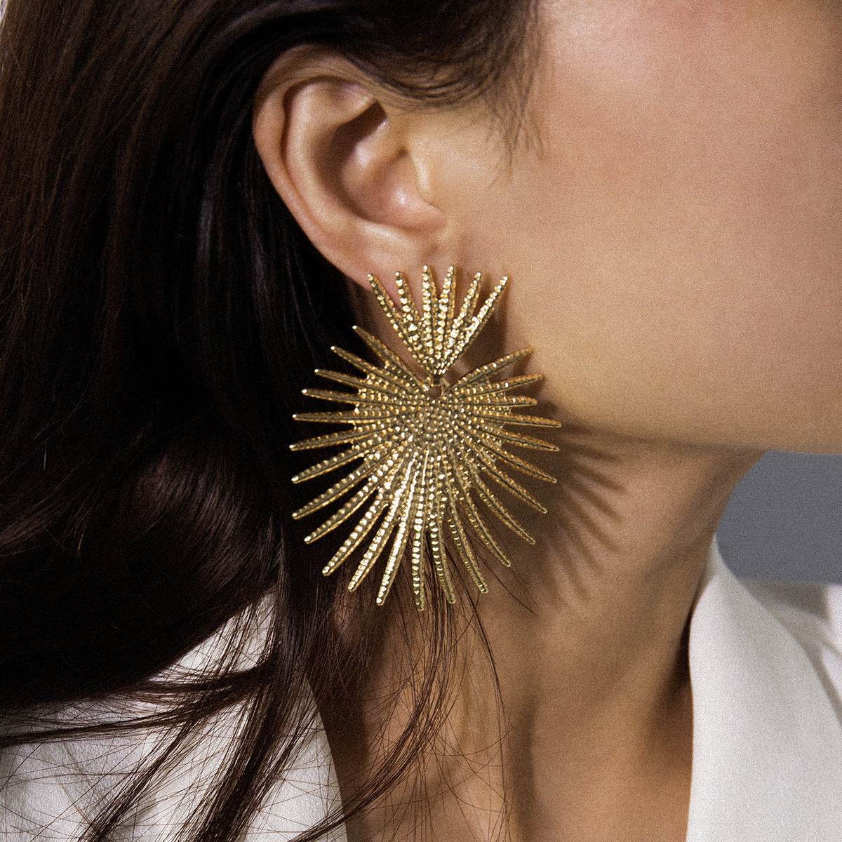 Geometric Metal Fan-Shaped Exaggerated Earrings - Velora