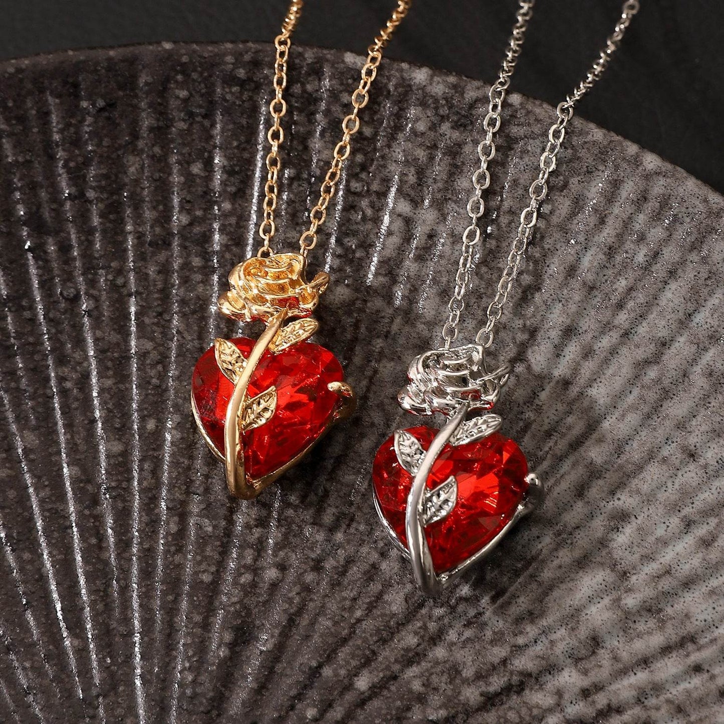 Punk Rose Love Necklace Fashion Personality Heart-shaped Clavicle Chain Pendant Necklace For Valentine's Day - Velora