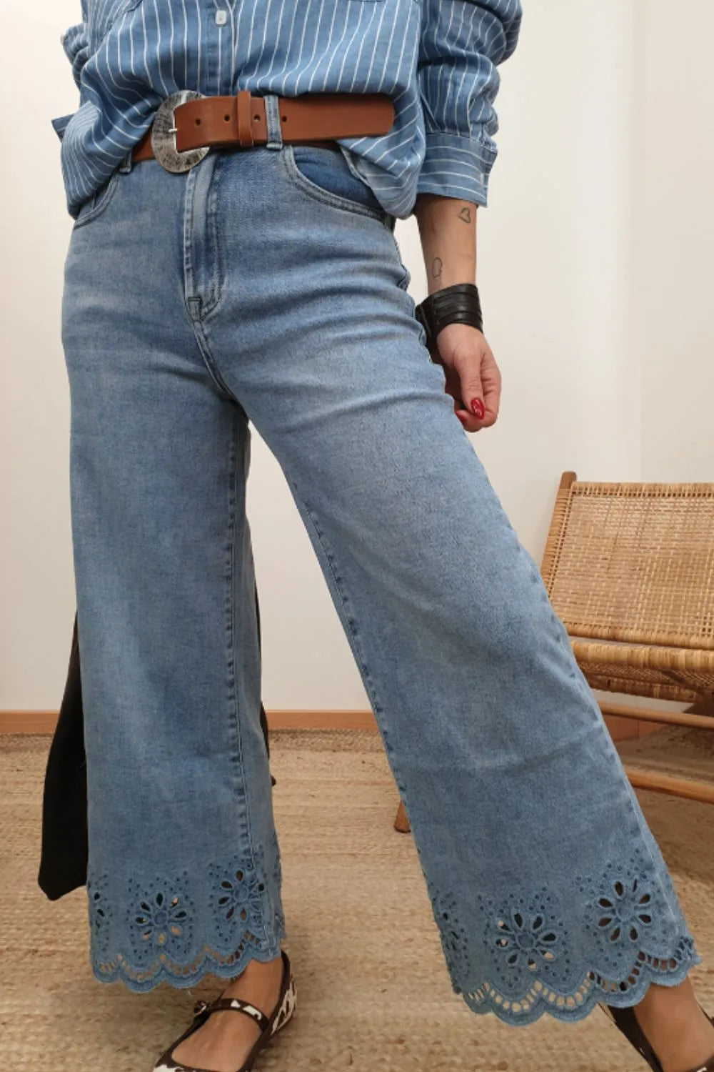 Lace Detail Cropped Wide Leg Jeans - Velora