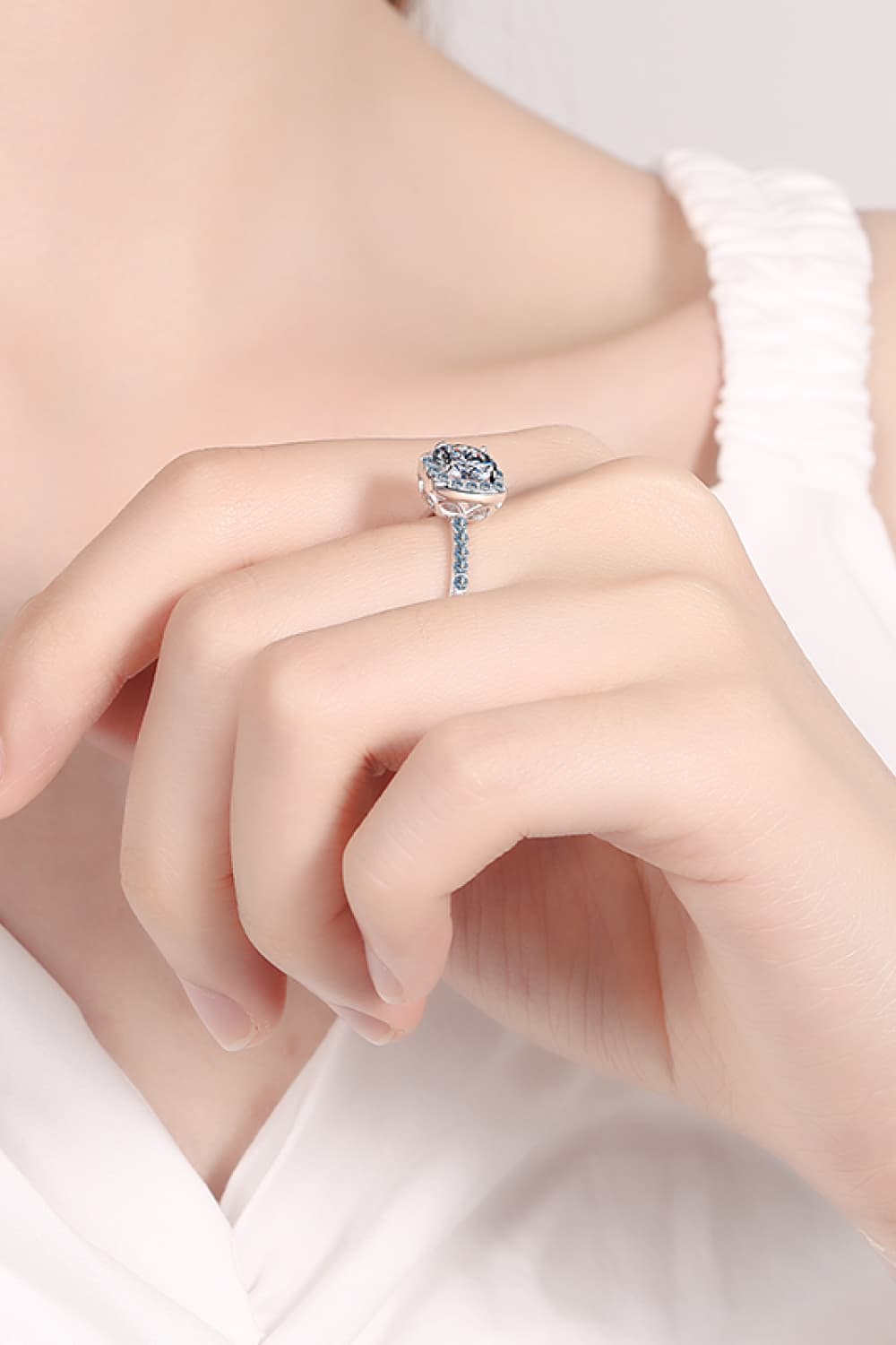 2 Carat Moissanite Square Halo Ring https://like2b-uy