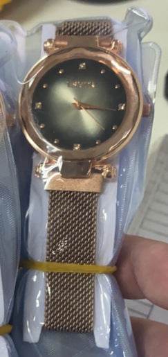 Women's Starry Quartz Lazy Magnet Strap Iron-absorbing Watch - Velora