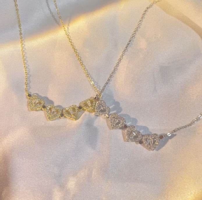 Retro Magnetic Folding Heart Shaped Four Leaf Clover Pendant Necklace Women Love Clavicle Chain Gifts Openable Choker Jewelry - Velora