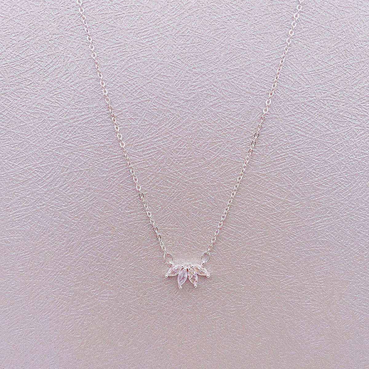 Fashion Jewelry Minimalist Shining Flower Petal Necklace For Women Girls Lotus Flower Pendant Necklace Female Party Anniversary Jewelry Gift - Velora