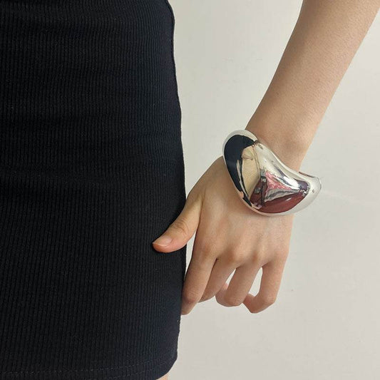 European And American Niche Retro Irregular Metal Wave Elastic Open-ended Bracelet - Velora