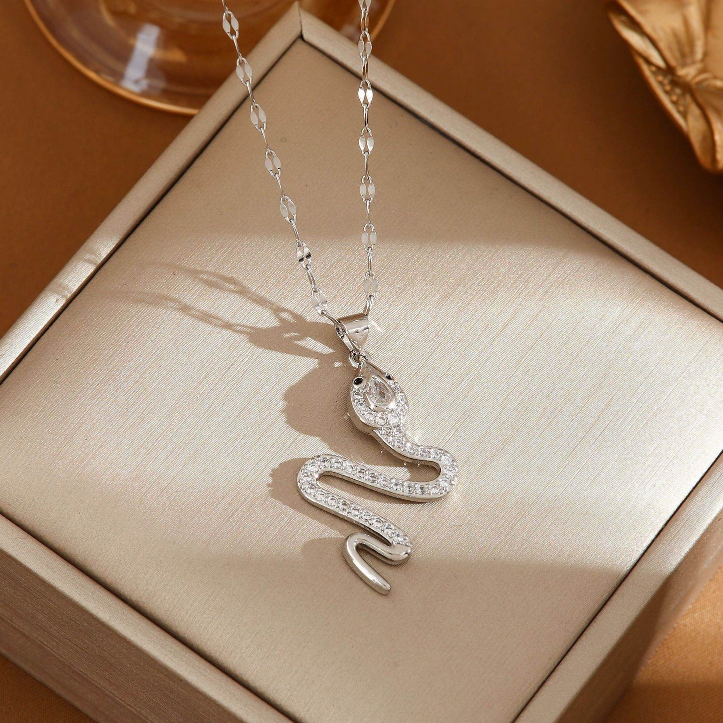 Fashion Personality Snake Necklace With Rhinestone Design Creative Sweater Chain Fall Winter Women's Clavicle Chain Jewelry - Velora