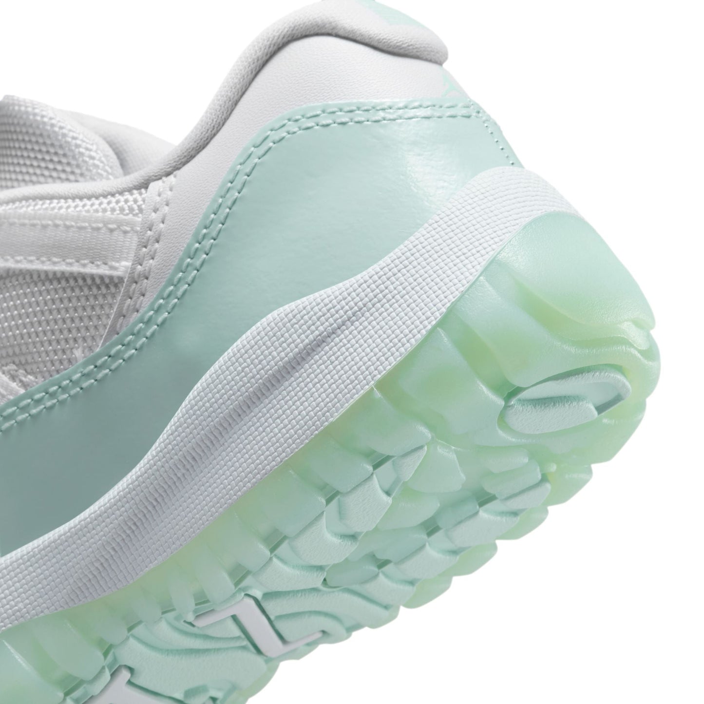 Y Jordan 11 Retro Low "Igloo" 580522-103 - Velora