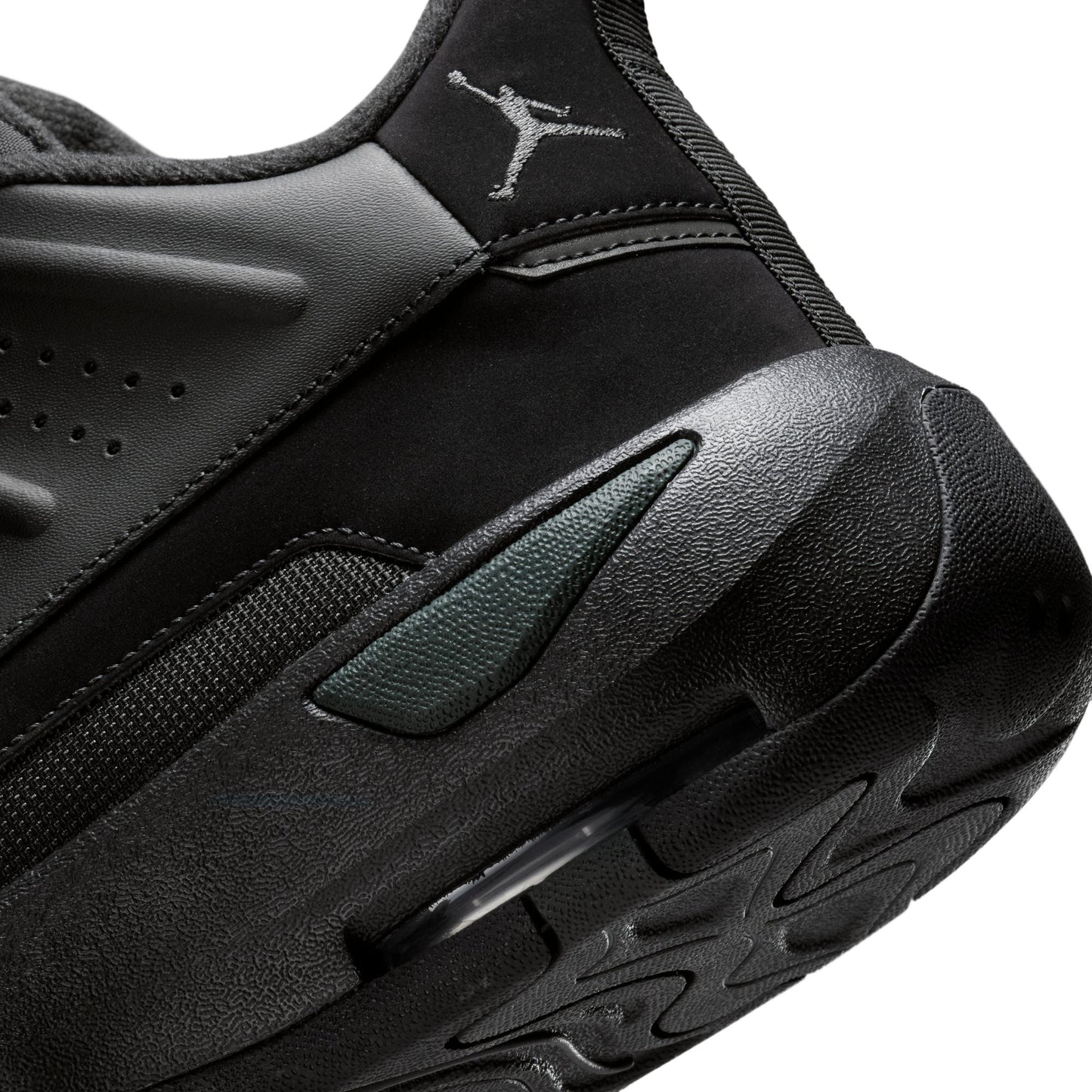 M Jordan Max Aura 7 HQ2091-001 - Velora
