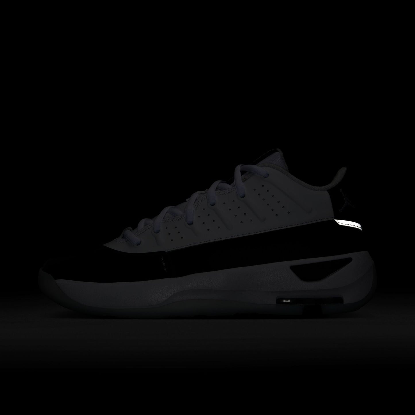 M Jordan Max Aura 7 HQ2091-100 - Velora