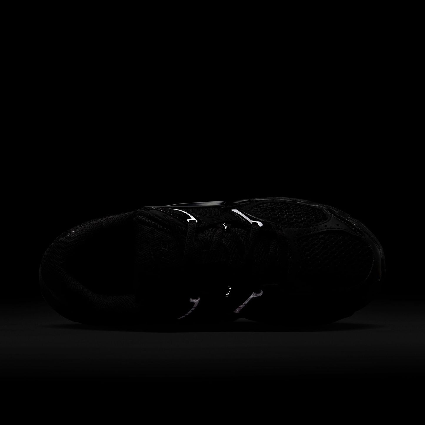 Nike V5 RNR HQ7901-001 - Velora