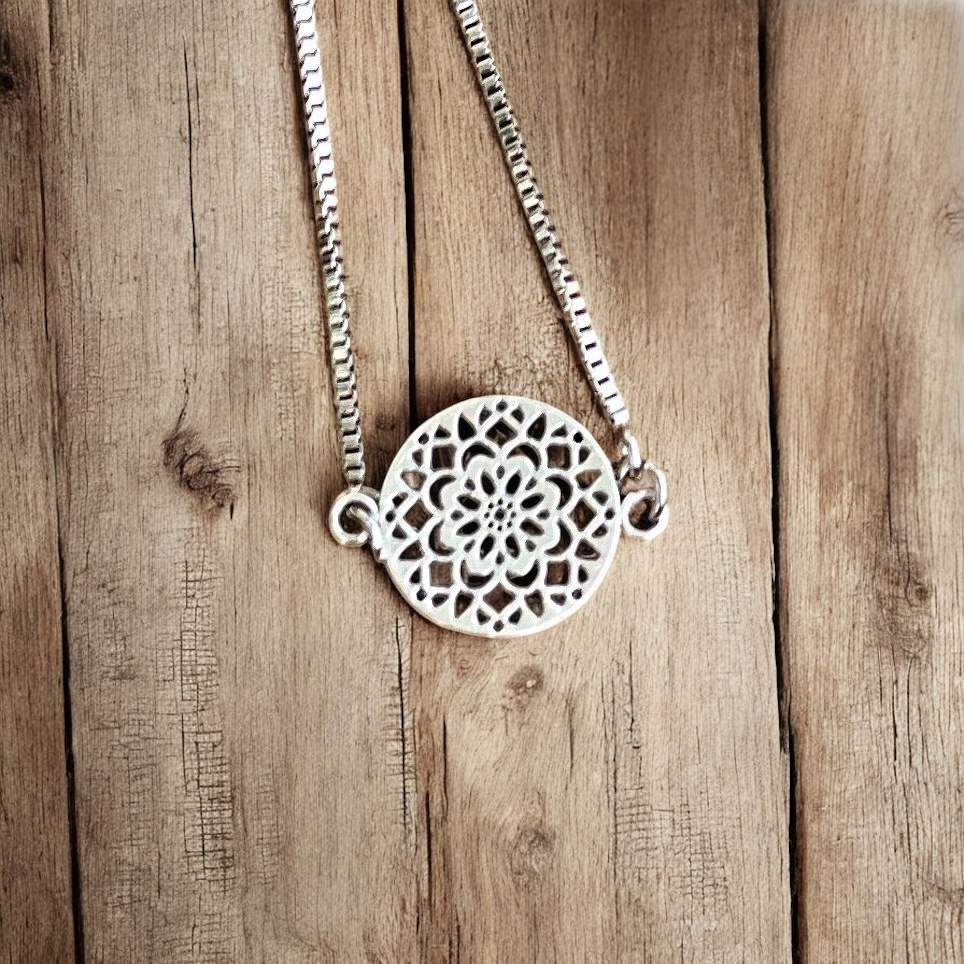 Adjustable Bracelet - Silver Medallion - Velora Luxury Fashion