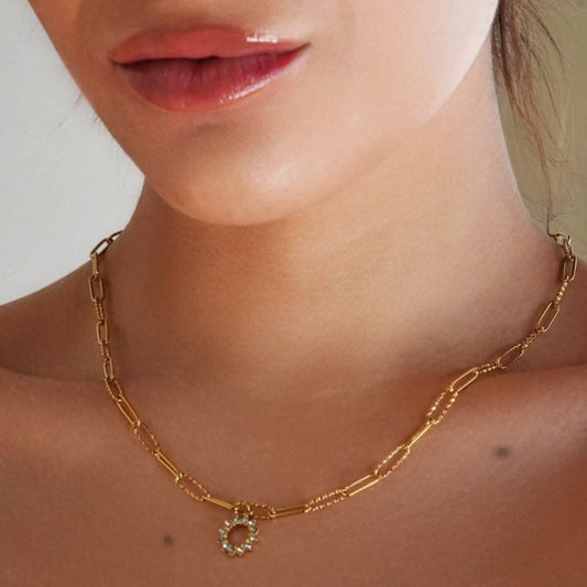 FRETTA: Radiant Star Shaped Pendant Zirconia Paper-Clip Chain Necklace in Gold. - Velora Luxury Fashion