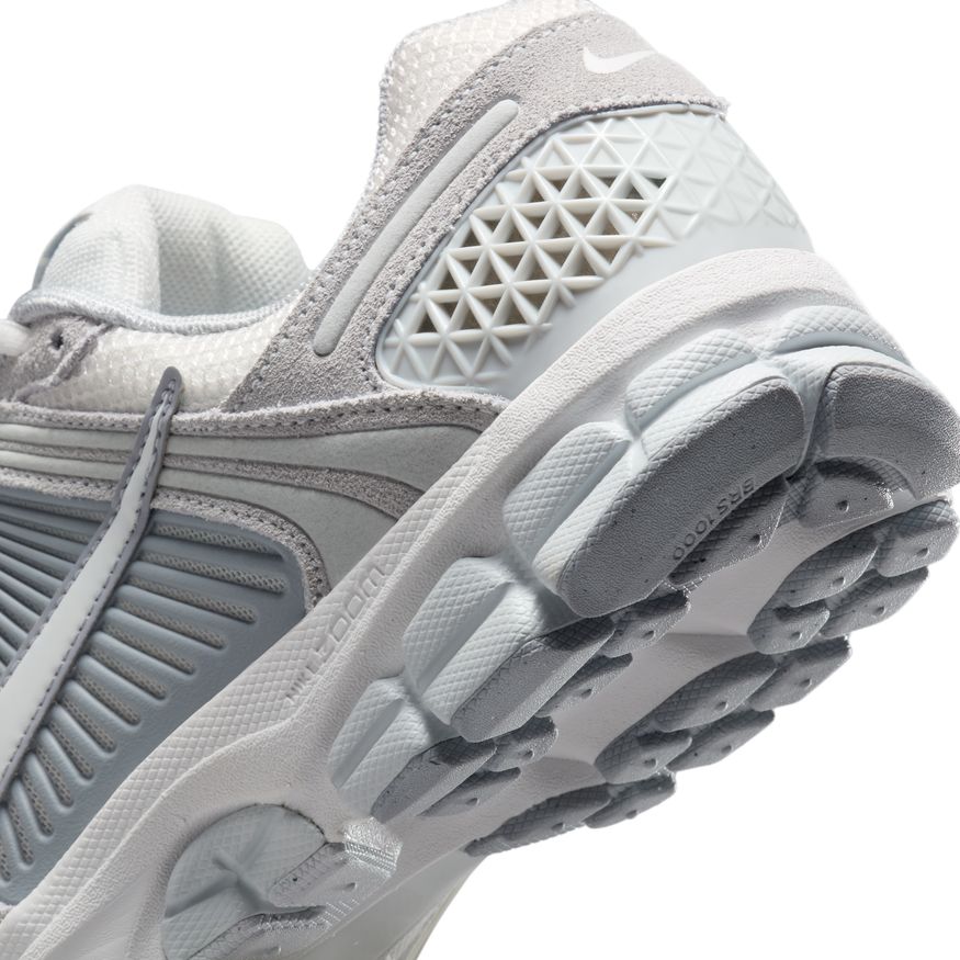 W Nike Zoom Vomero 5 HQ0458-001 - Velora