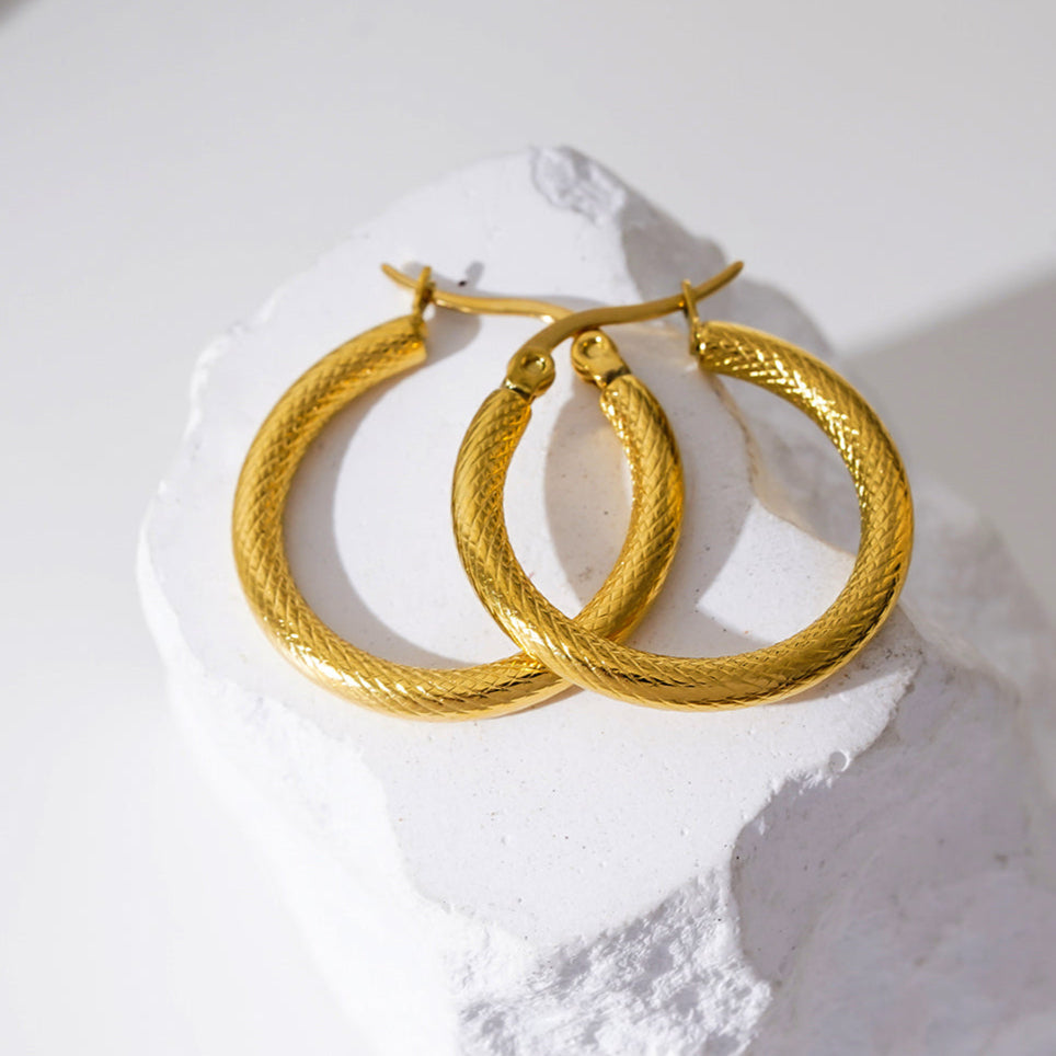 JUNKA Gold: Mid Width Basket Weave Patterned Day-to-Night Hoops - Velora Luxury Fashion