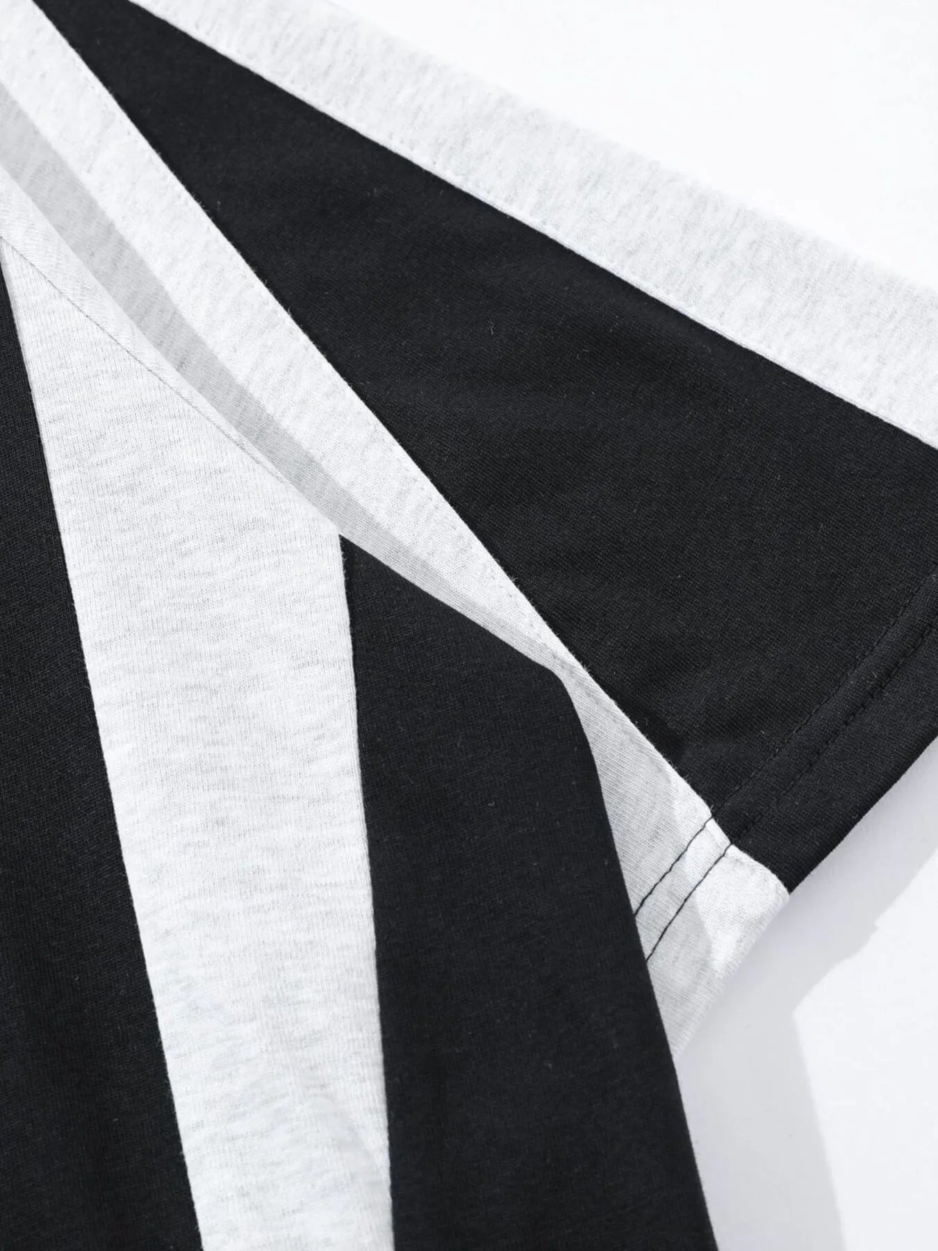 Men's Contrast Letter Round Neck Oversize T-Shirt - Velora Luxury Fashion