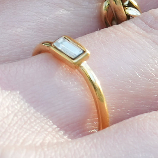 NILDA: Classic Band Ring with an Elegant Rectangle Zirconia Centrepiece - Velora Luxury Fashion
