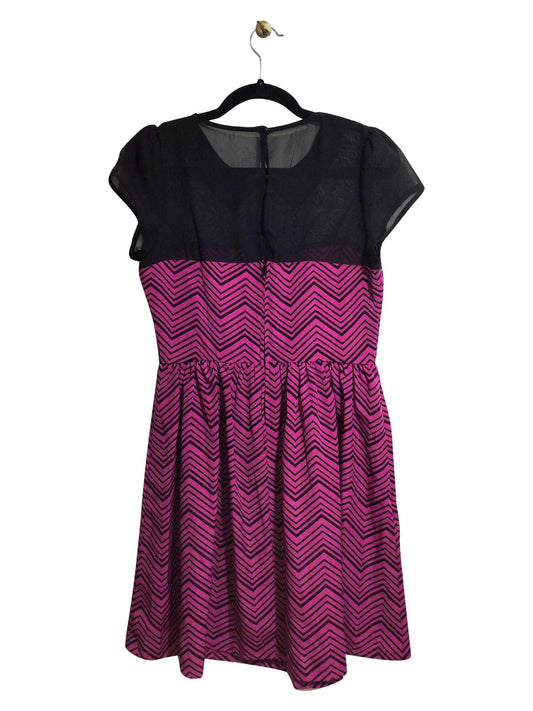 PAPER DOLL Regular fit Shift Dress in Pink - 9 - Velora