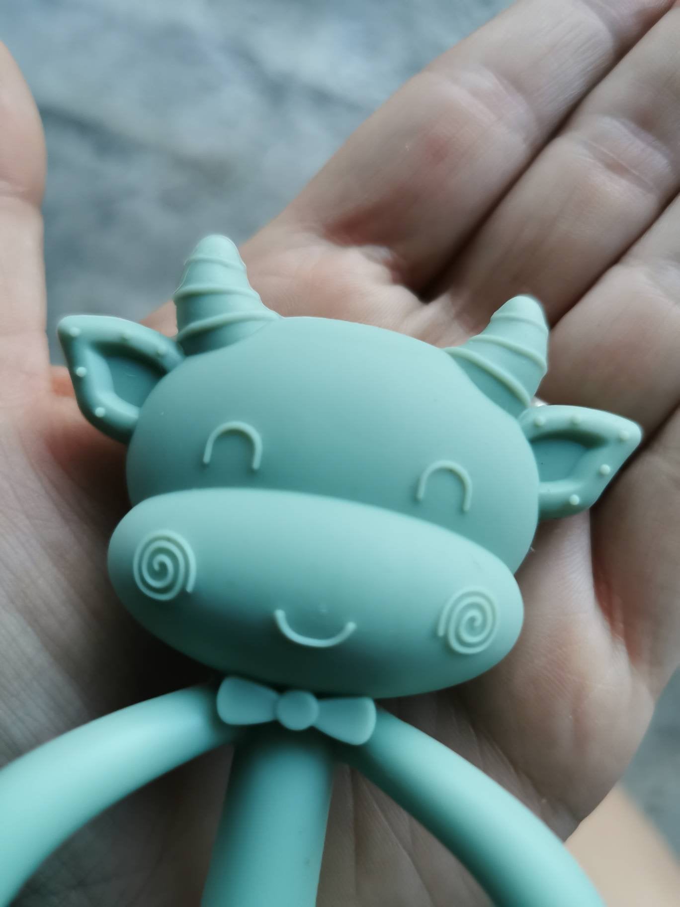 Petite vache de dentition - Velora Luxury Fashion