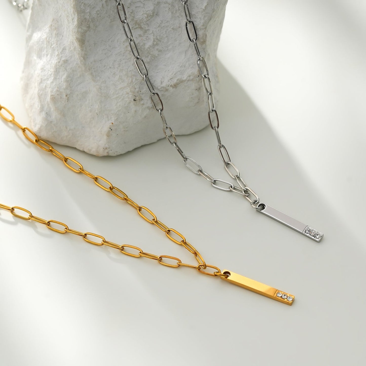 Style KORATIA: Minimalist Necklace with Paper-Clip Chain and Bar Charm Zirconia Embedded Pendant in Gold - Velora Luxury Fashion