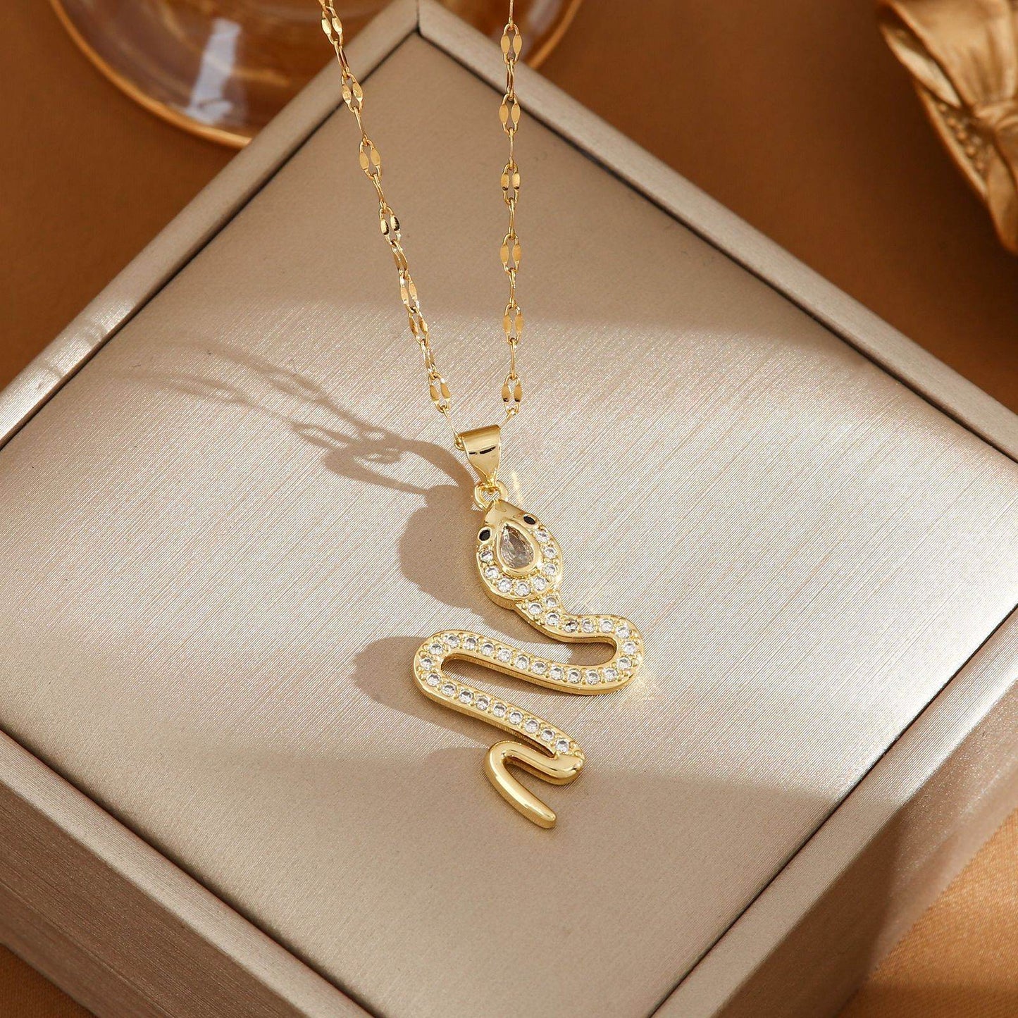 Fashion Personality Snake Necklace With Rhinestone Design Creative Sweater Chain Fall Winter Women's Clavicle Chain Jewelry - Velora
