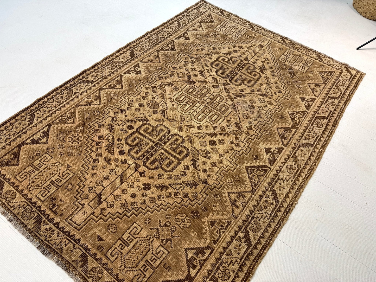 Persian Shiraz Rug | 5' 5” x 7' 11" - Velora