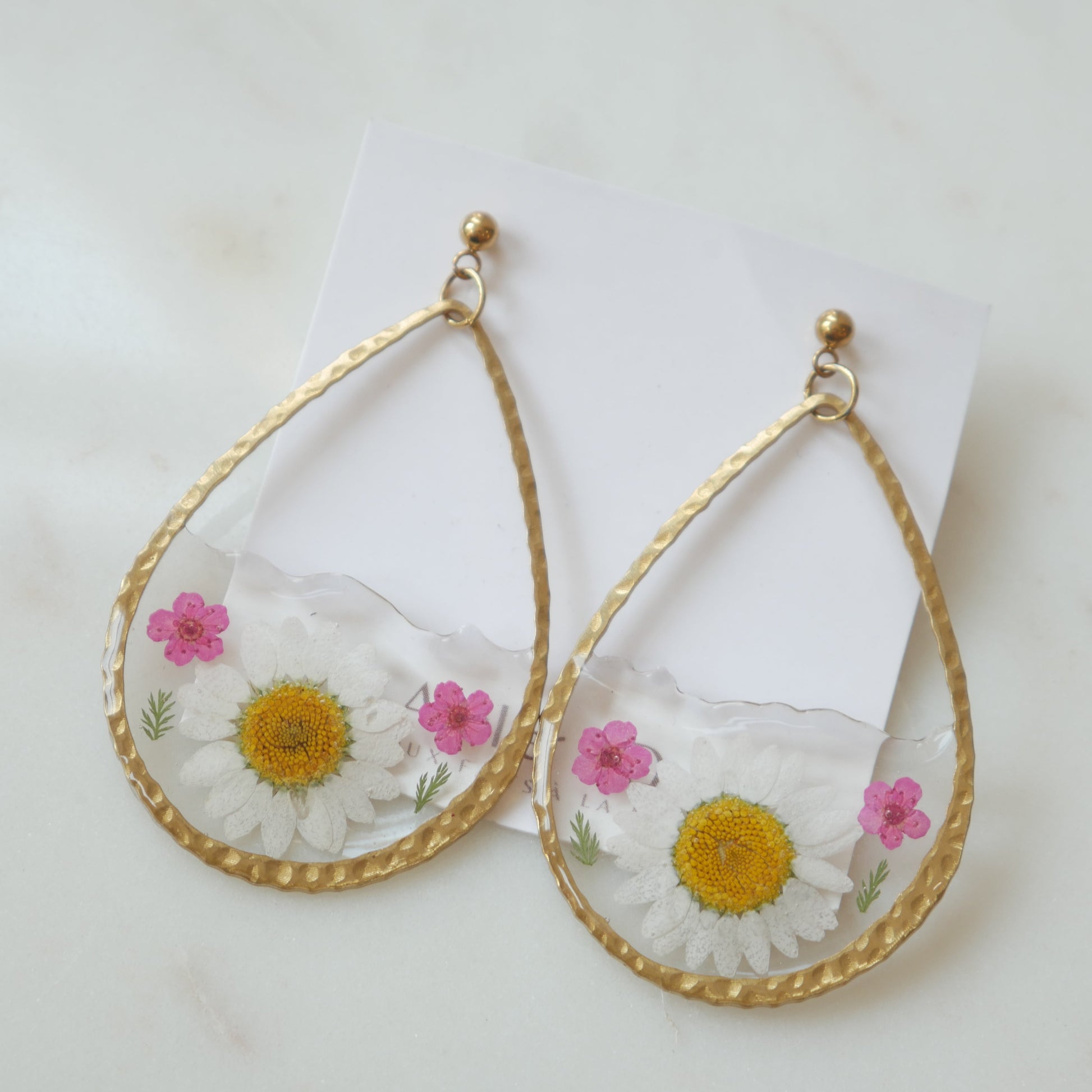 Boucles d'oreilles Odile - marguerite et spirées roses - Velora