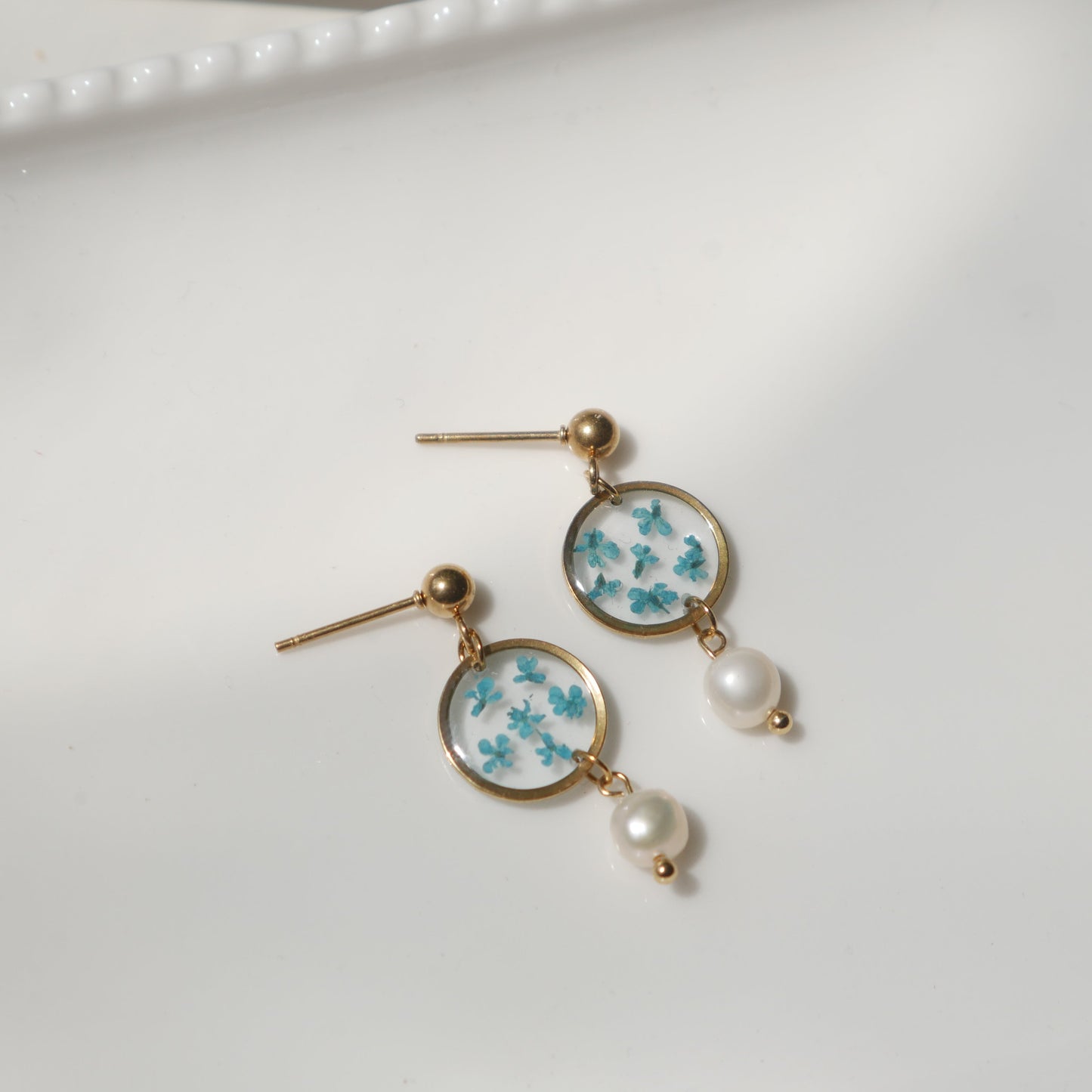 Boucles d'oreilles Perla - fleurs de carottes bleues - petit rond - Velora