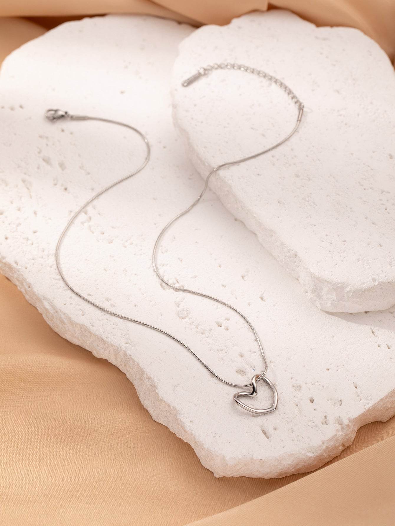 Fashion Jewelry Tainless Steel Twist Hollow Heart Pendant Necklace For Women Spicy Girls Simple Clavicle Chain Jewelry Gift - Velora