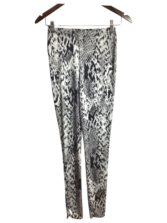 PRETTY LITTLE THING Women Activewear Leggings Regular fit in Black - XS - Velora