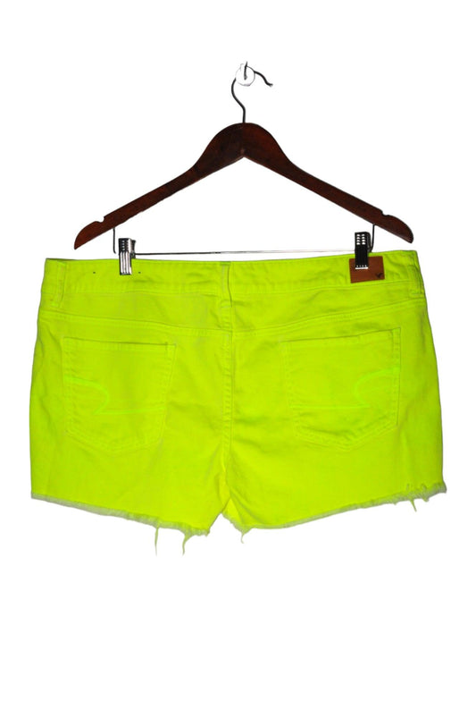 AMERICAN EAGLE Women Classic Shorts Regular fit in Green - 18 - Velora