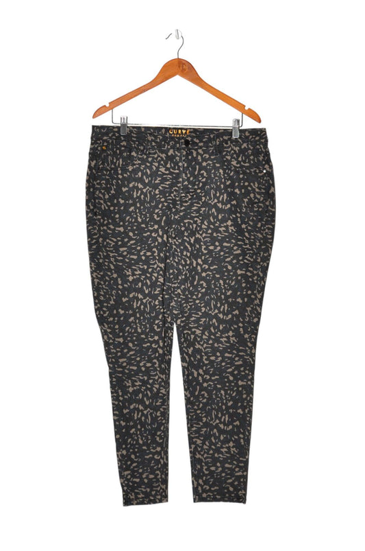 CURVE APPEAL Women Straight-Legged Jeans Regular fit in Black - 16 - Velora