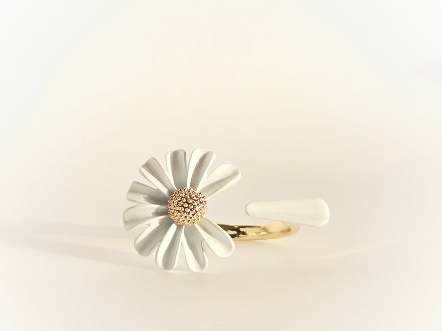 Daisy Petal Open Ring | White & Gold - Velora