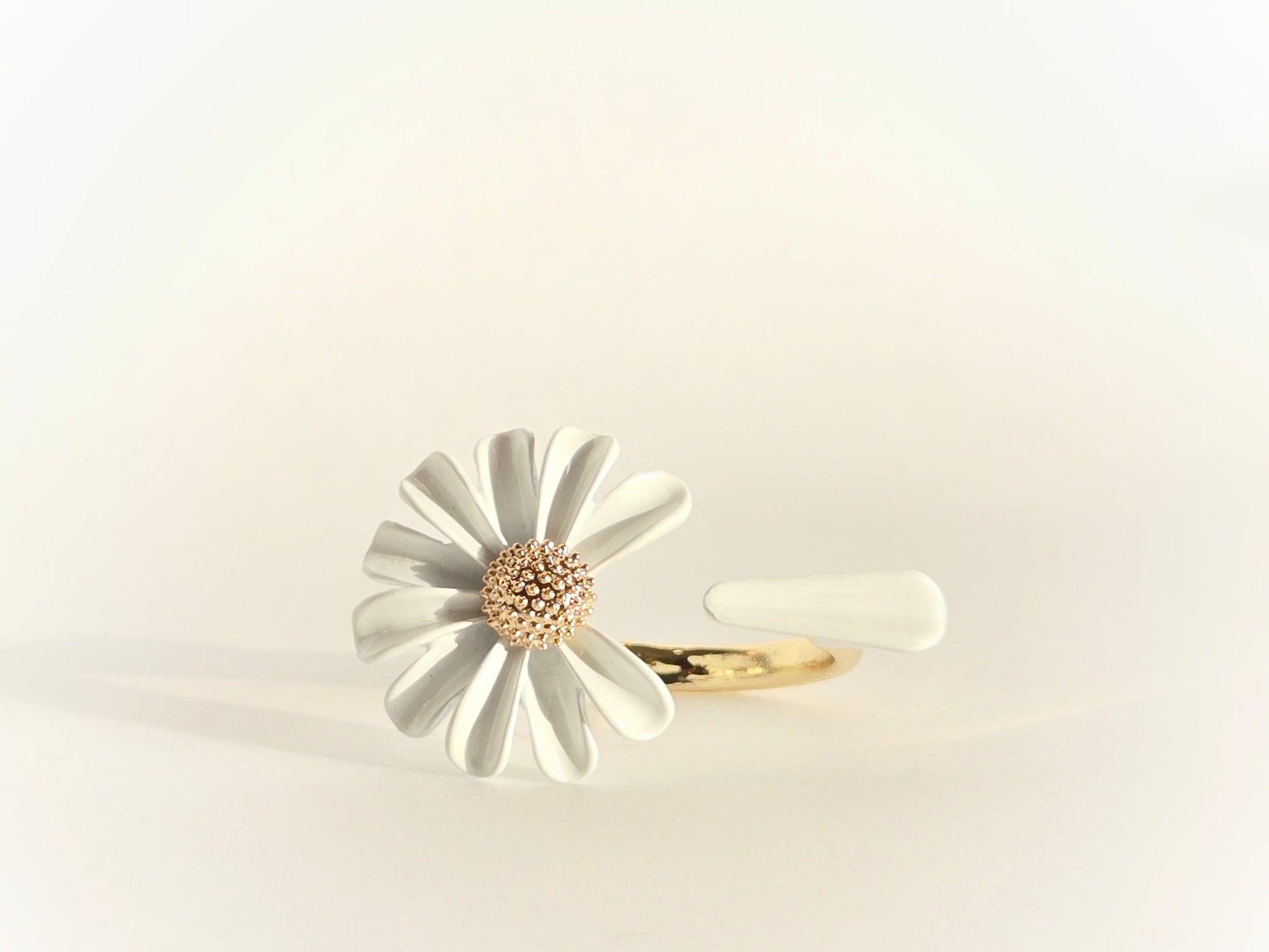 Daisy Petal Open Ring | White & Gold - Velora