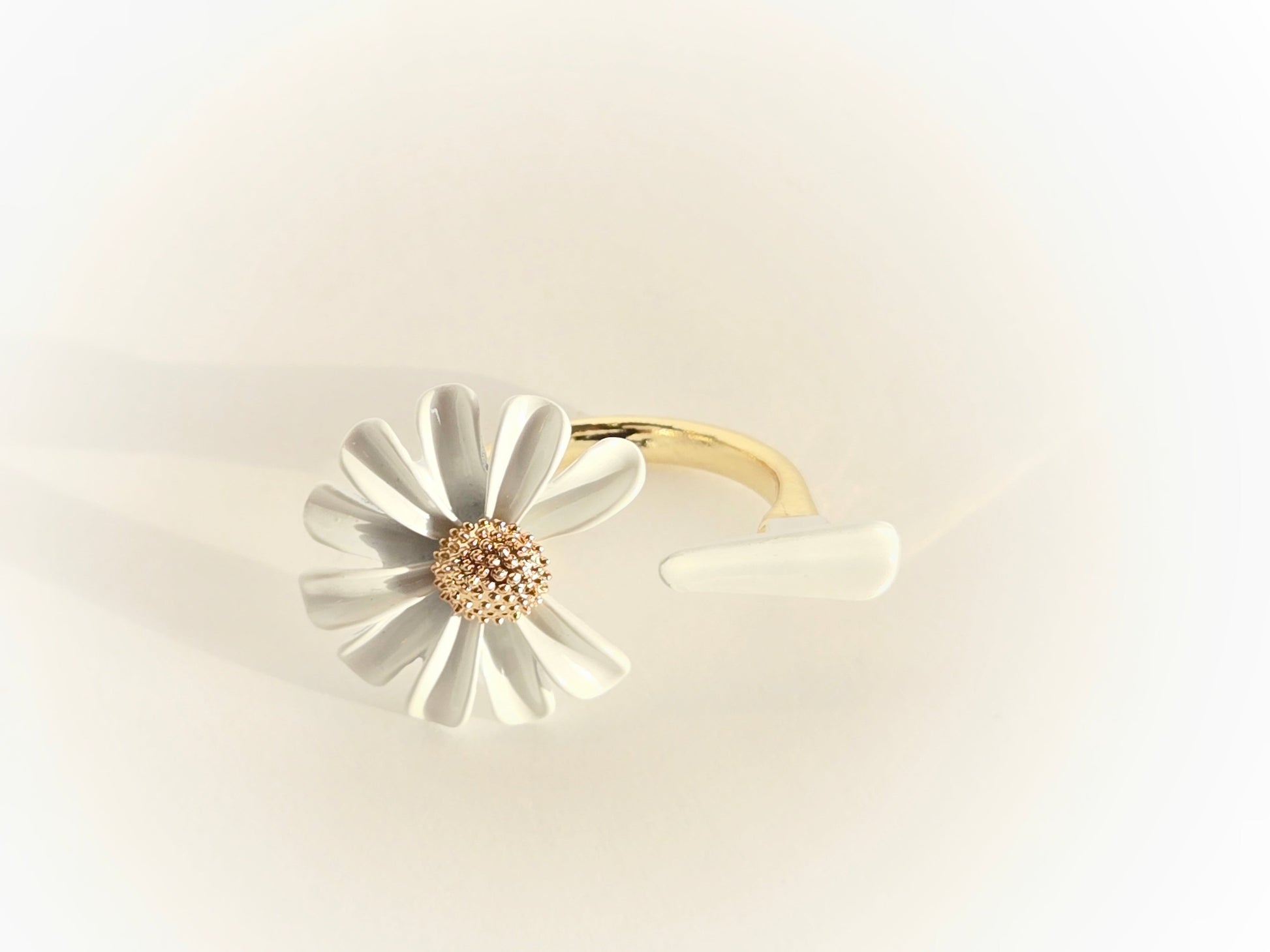 Daisy Petal Open Ring | White & Gold - Velora