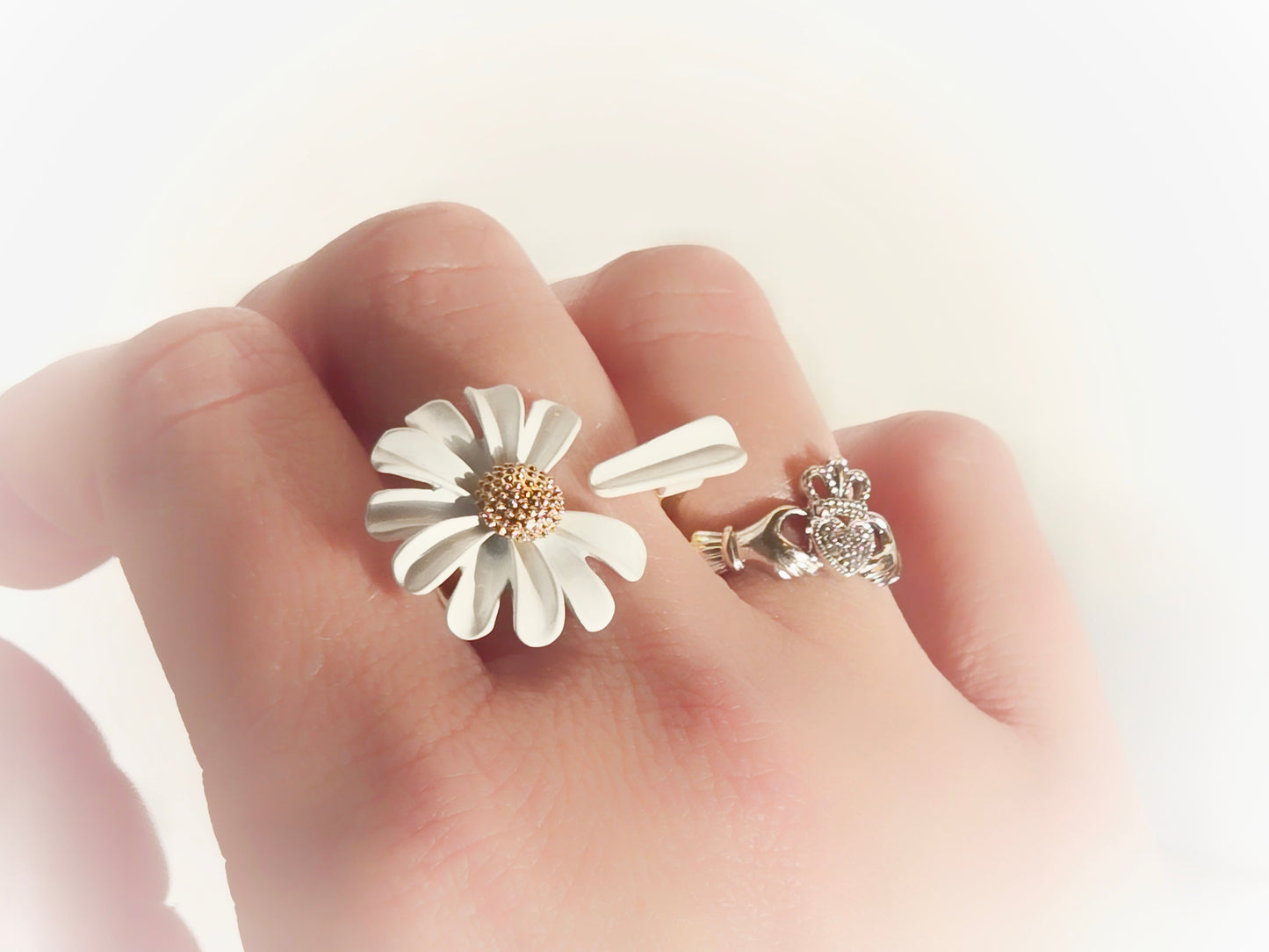Daisy Petal Open Ring | White & Gold - Velora