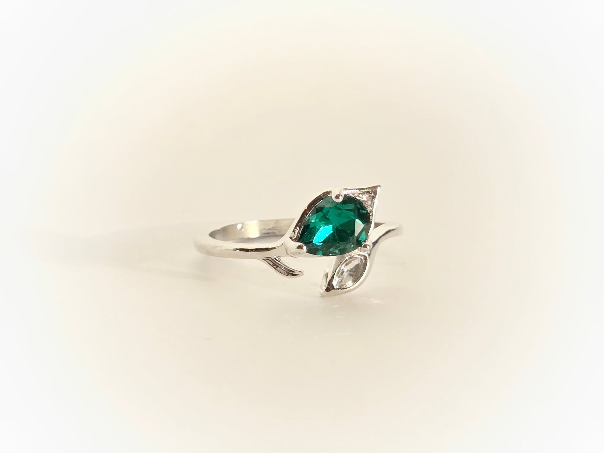 Emerald & Silver Leaf Ring | Size 9 - Velora
