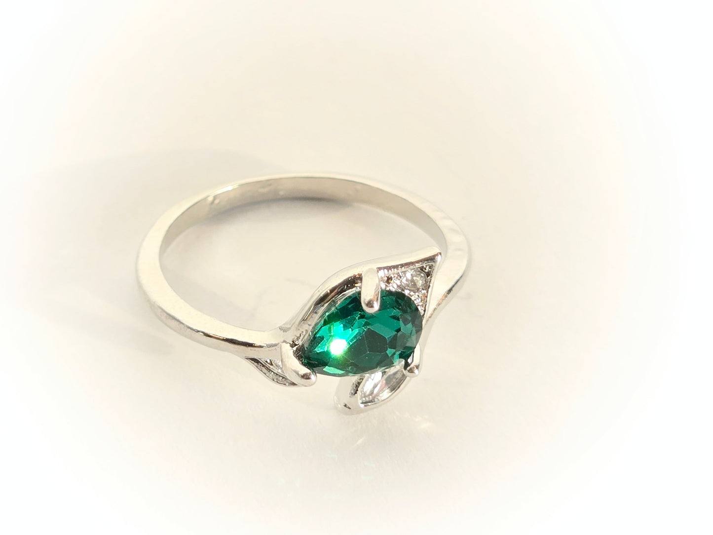 Emerald & Silver Leaf Ring | Size 9 - Velora