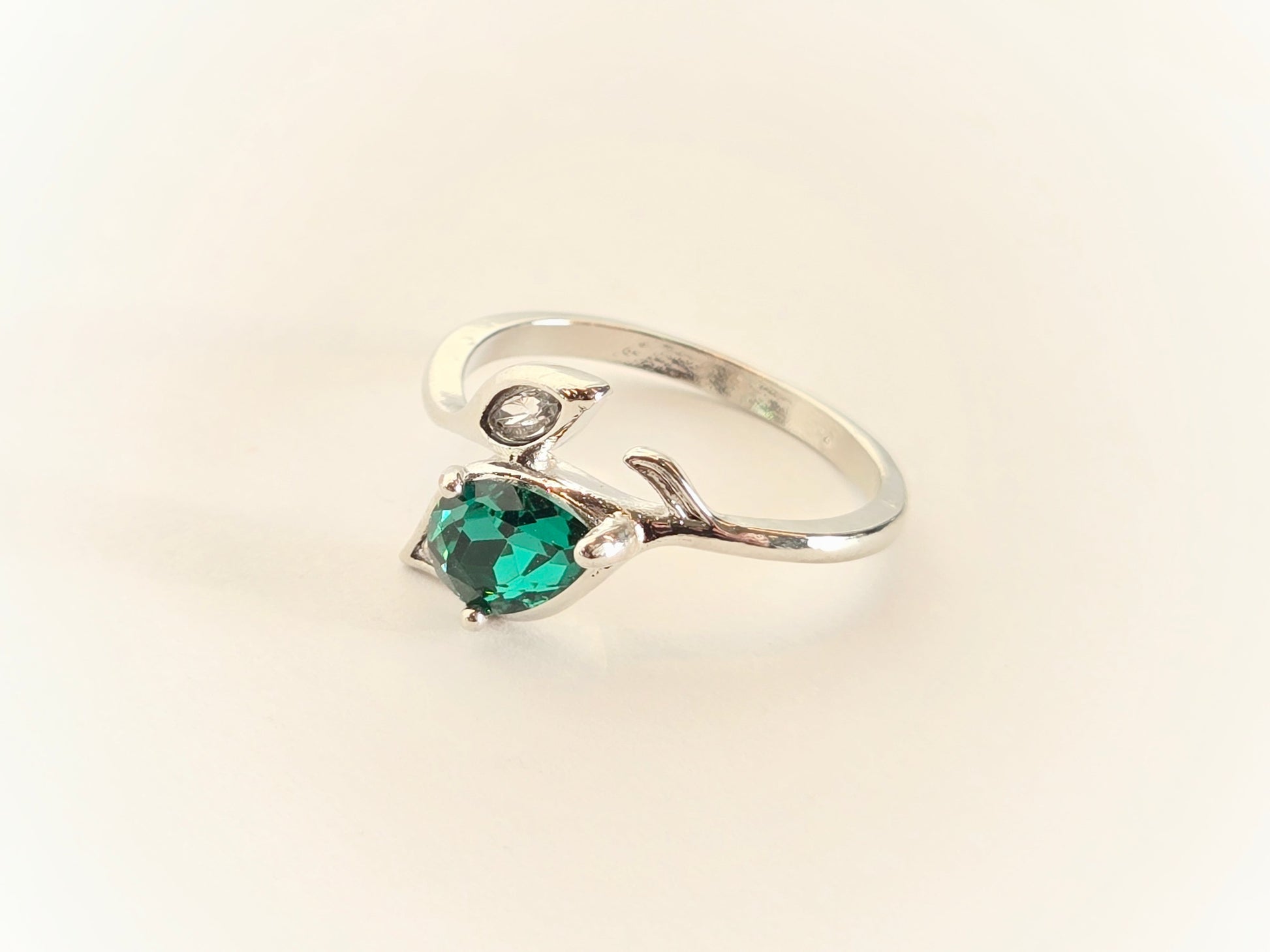 Emerald & Silver Leaf Ring | Size 9 - Velora