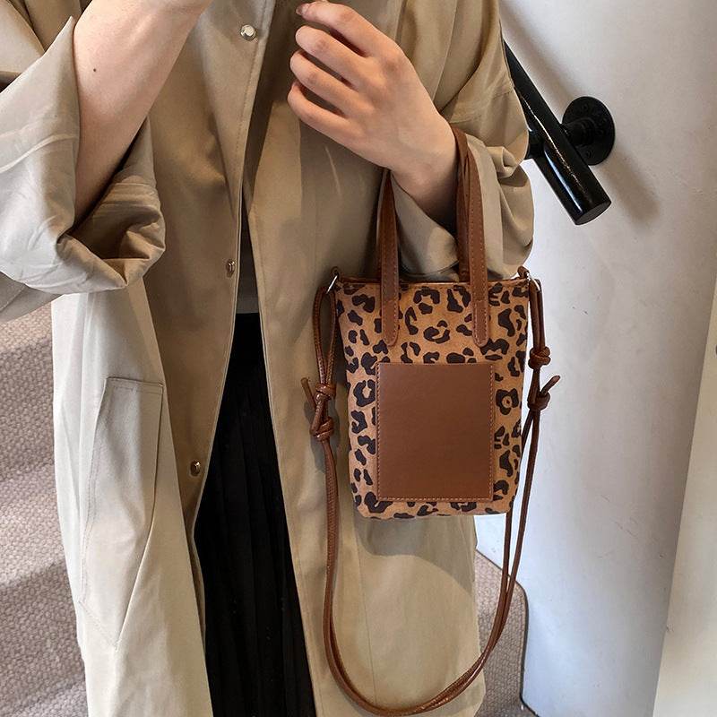 Women's Crossbody Bag Autumn And Winter Retro Leopard Print Shoulder Bag Anime New Versatile Suede Phone Bag - Velora