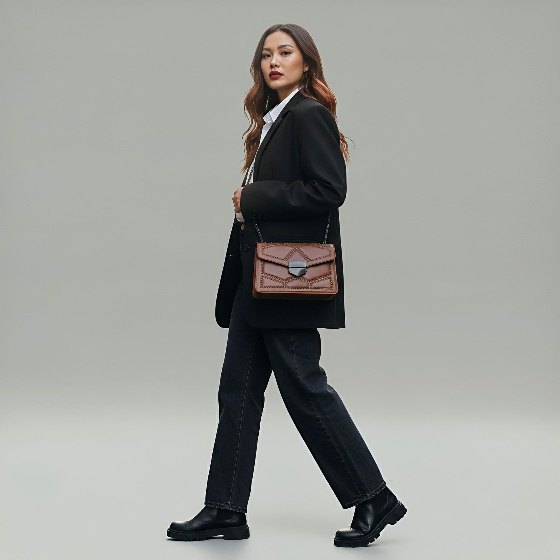 Elegant Aura Crossbody Bag – Chic Chain Strap & Luxurious Leather | Rotta rottaofficial