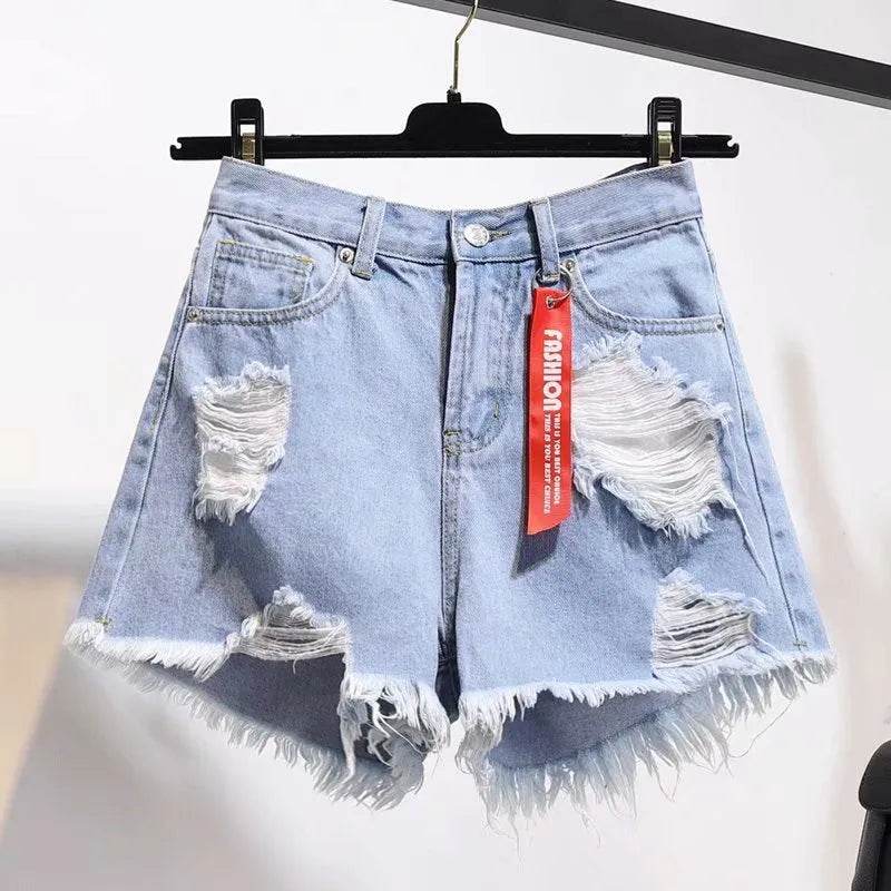 Loose jeans and short shorts - Velora