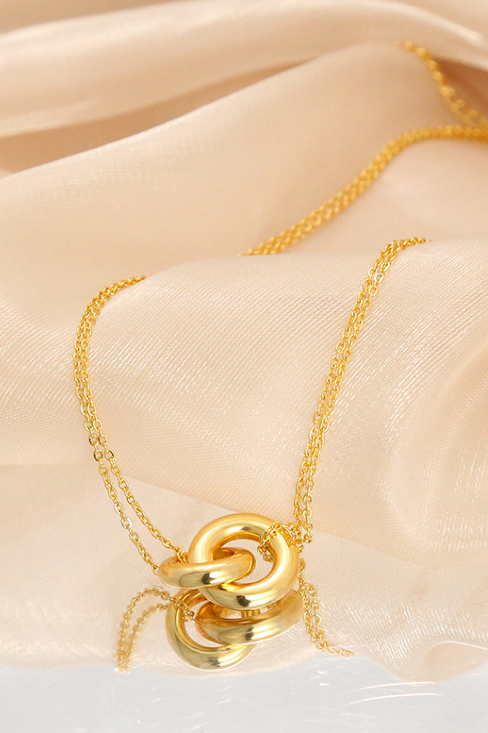 Linked Ring Pendant Chain Necklace - Velora