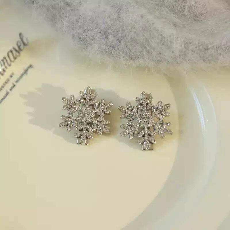 Crystal Snowflake Pearl flower Retro Hair Clip - Velora