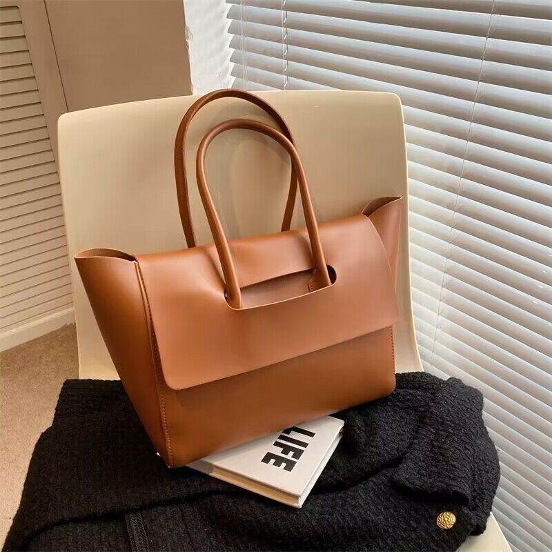 Fashion Leather Shoulder Bag Large Capacity Handbags Simple Retro Tote Bags - Velora