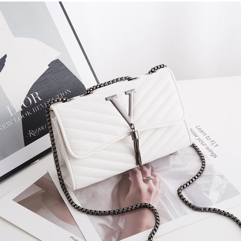 Chanel-Inspired 2023 Floral Embroidered Chain Bag