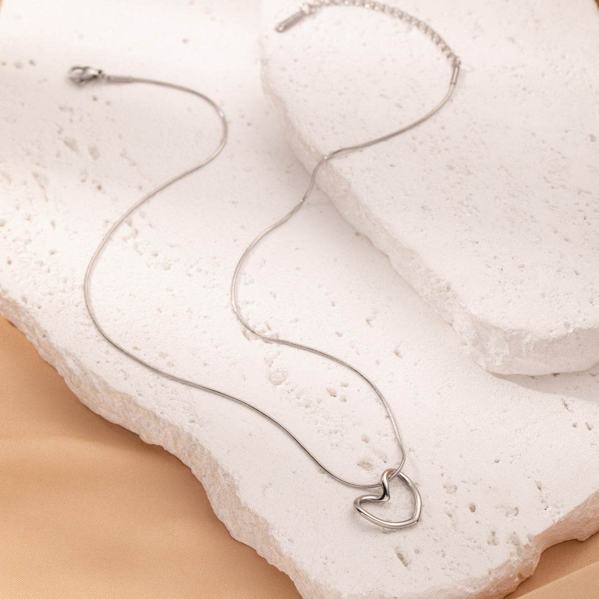 Fashion Jewelry Tainless Steel Twist Hollow Heart Pendant Necklace For Women Spicy Girls Simple Clavicle Chain Jewelry Gift - Velora