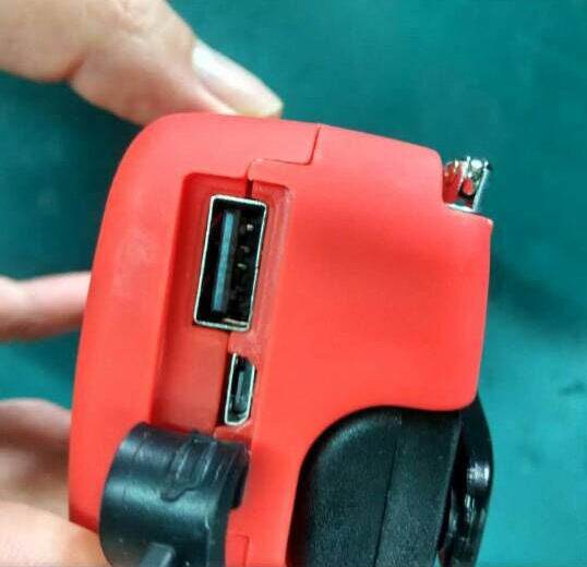 Solar Hand Crank USB charging radio flashlight - Velora