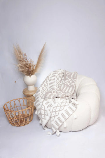 Greige & White Diamond Point with Tassel Print Throw