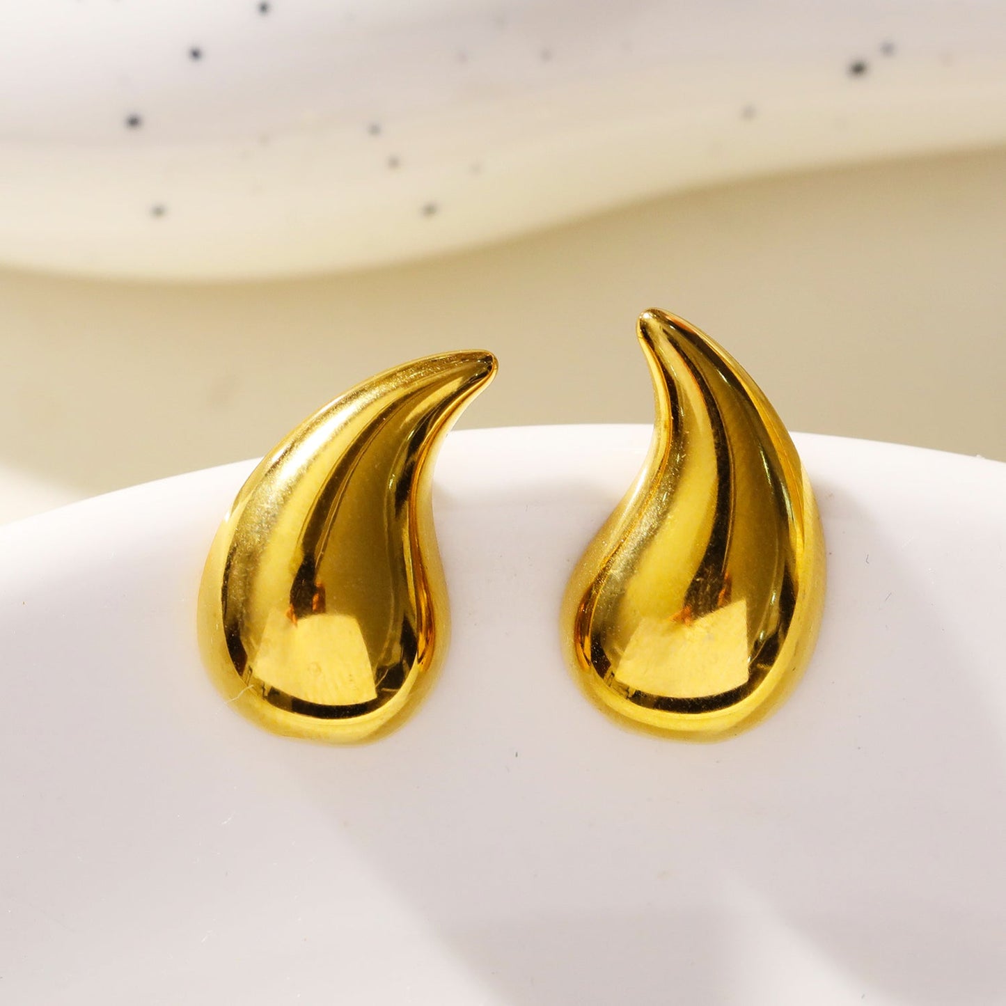 ANNIS: Elegance in Every Drop - Tear-Drop Stud Earrings - Velora Luxury Fashion