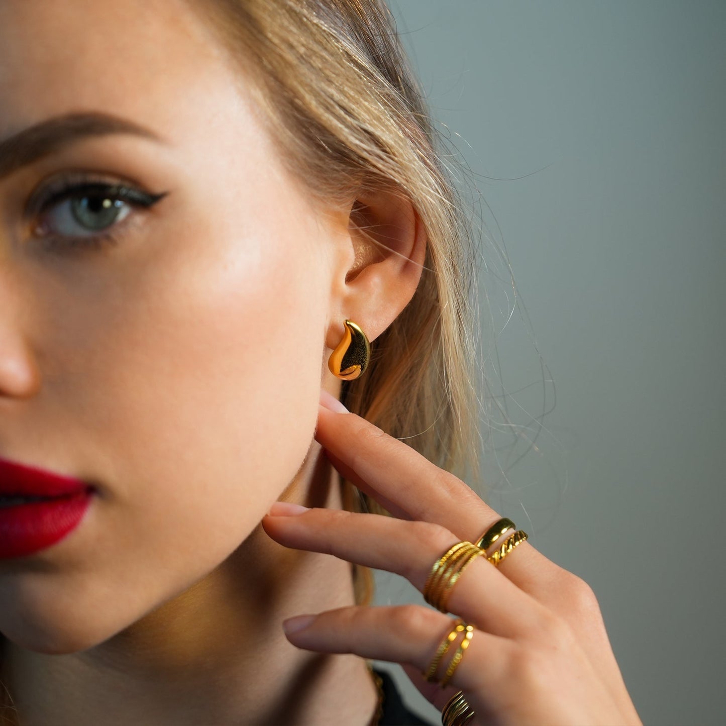 ANNIS: Elegance in Every Drop - Tear-Drop Stud Earrings - Velora Luxury Fashion